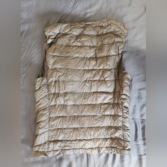 UNIQLO Ultra Light Down Vest Beige/Grey/Mushroom XS - Picture 6 of 6